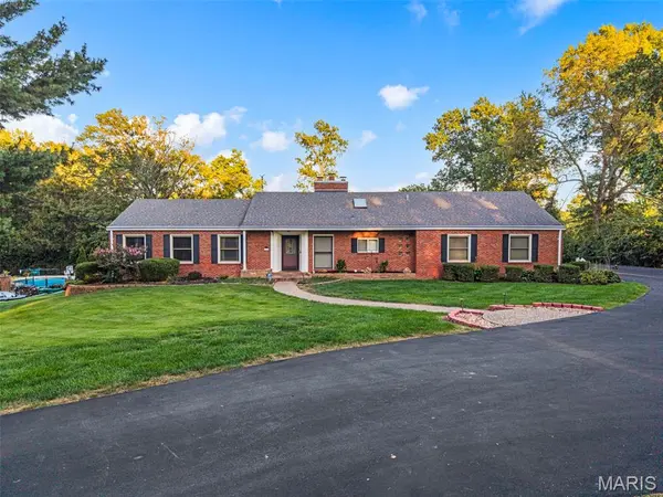 2310 N Ballas RD, Town And Country, MO 63131