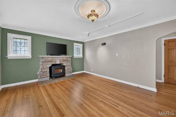 9015 Gravois RD, Affton, MO 63123