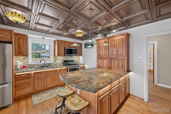 9015 Gravois RD, Affton, MO 63123