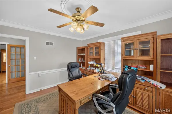 9015 Gravois RD, Affton, MO 63123