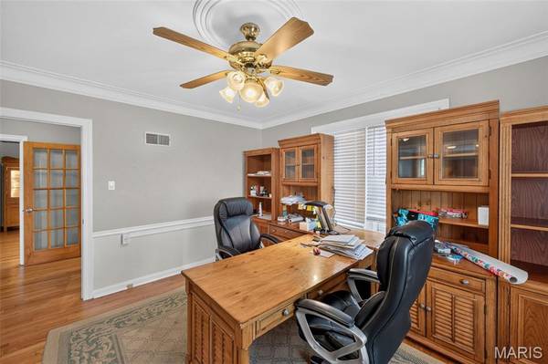 9015 Gravois RD, Affton, MO 63123