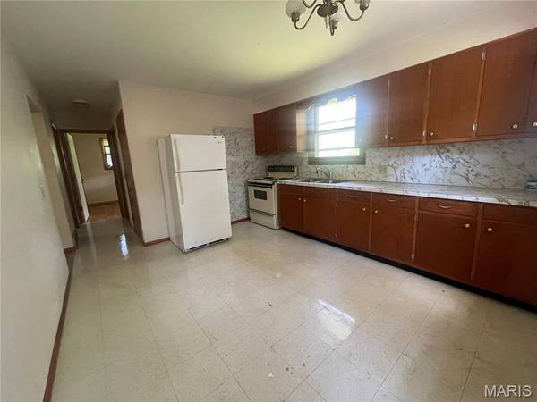 708 High ST, Marble Hill, MO 63764
