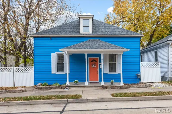 1506 N 5th ST, St Charles, MO 63301
