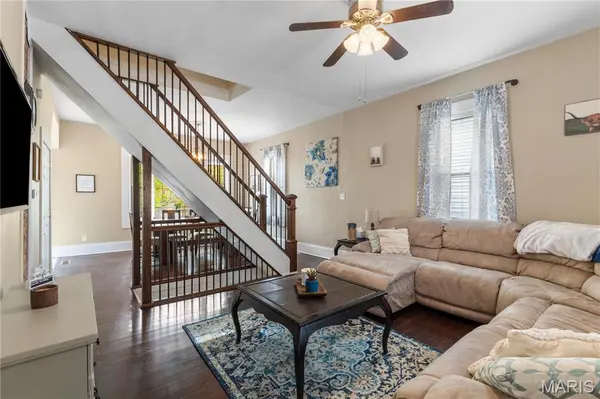 1506 N 5th ST, St Charles, MO 63301