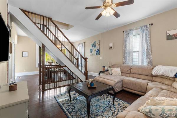 1506 N 5th ST, St Charles, MO 63301