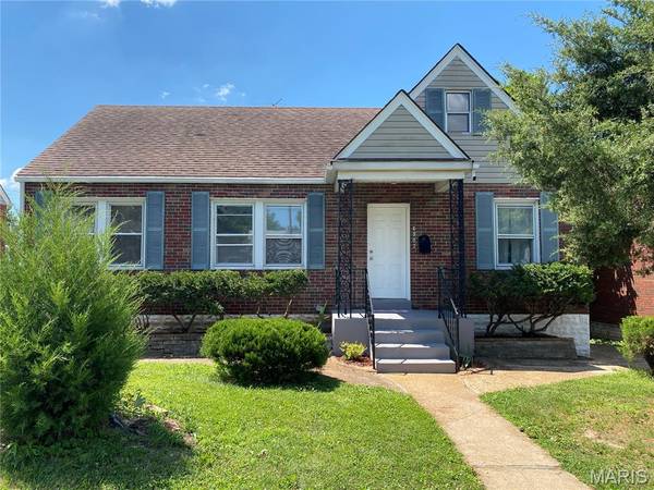 8902 Oneida LN, St Louis, MO 63114