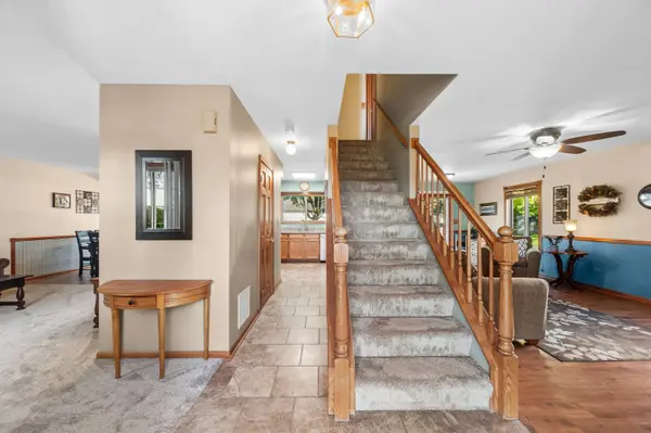677 Windemere LN, Carol Stream, IL 60188