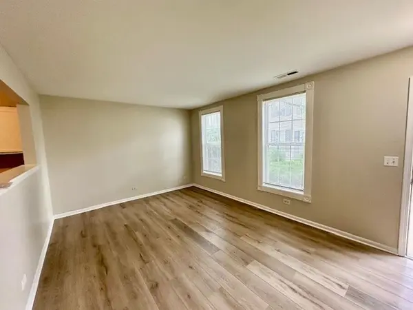 1085 SYMPHONY DR, Aurora, IL 60504
