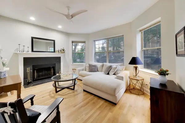 4018 N Mozart ST #1N, Chicago, IL 60618