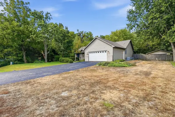 35630 Linden LN, Custer Park, IL 60481
