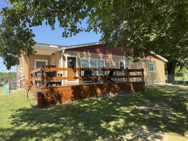 631 W Fulton ST, Farmington, IL 61531