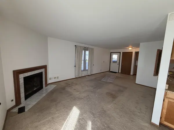 266 Greensboro CT #5, Elk Grove Village, IL 60007