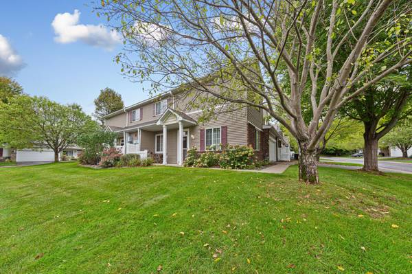 738 Maple Hills DR #J, Maplewood, MN 55117