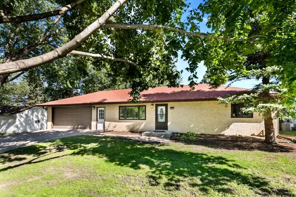 2566 Beacon ST, Roseville, MN 55113