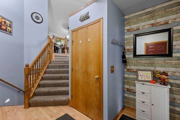 9711 Woodcrest CT, Monticello, MN 55362