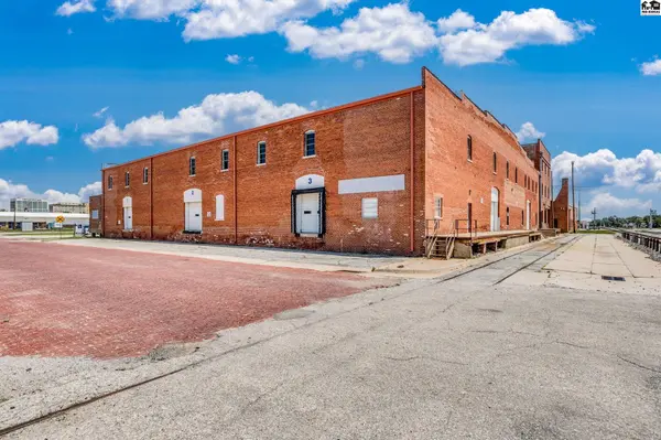320 S Washington St, Hutchinson, KS 67501