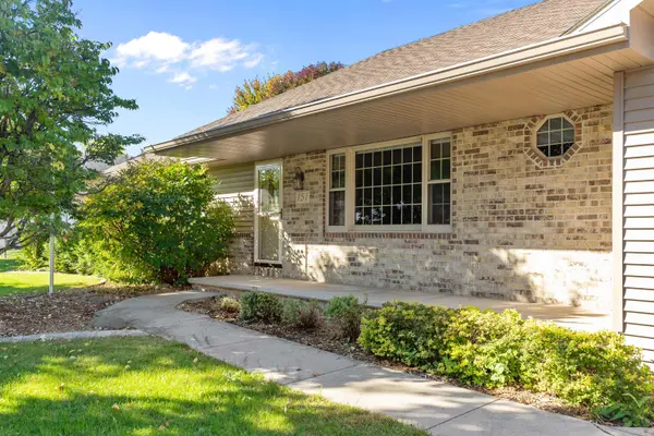 151 GRACELAND DR, Oshkosh, WI 54904-7957