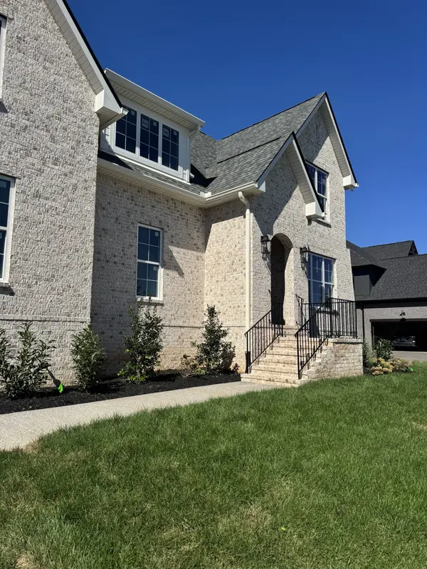 1010 Stone Creek Ln, Lebanon, TN 37087
