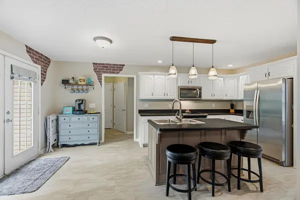 1002 Washington Dr, Cottontown, TN 37048