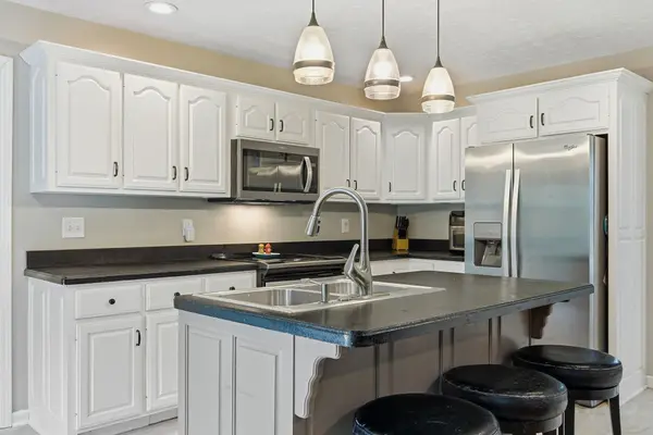 1002 Washington Dr, Cottontown, TN 37048