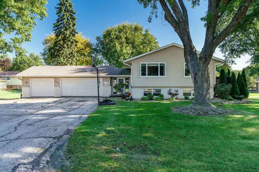 1602 PLAZA DR, Rockford, IL 61108