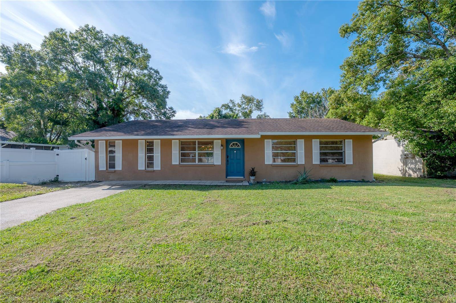 21610 LAGOON DR, Lutz, FL 33549
