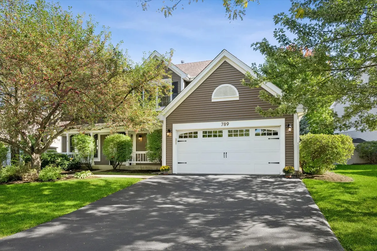 789 Warwick LN, Lake Zurich, IL 60047