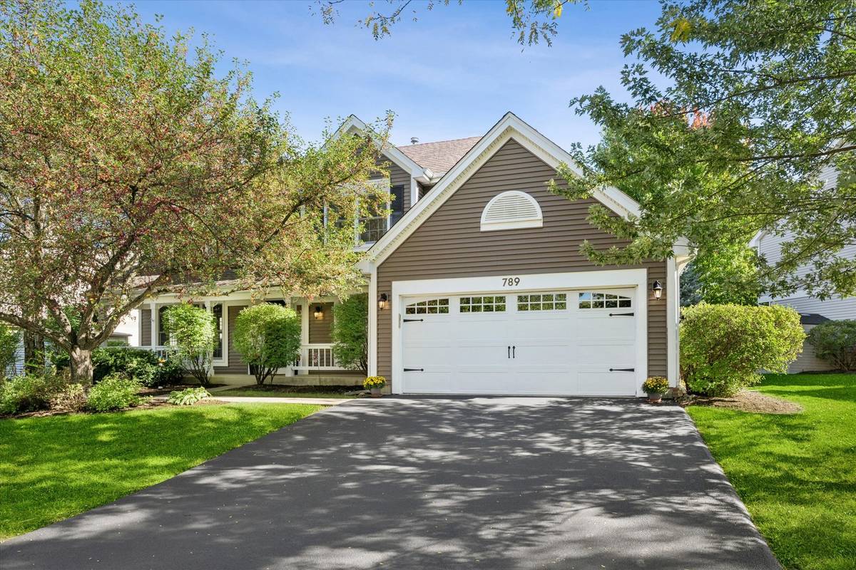 789 Warwick LN, Lake Zurich, IL 60047