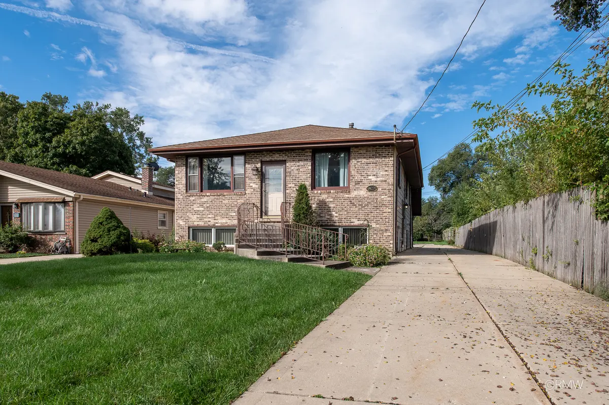 4 N 270 9th AVE, Addison, IL 60101