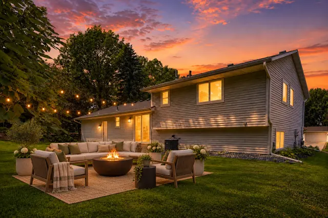 8090 159th ST W, Apple Valley, MN 55124