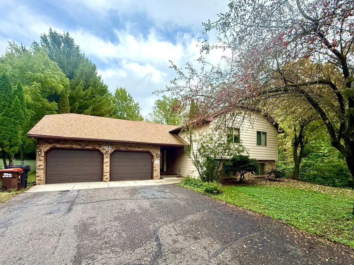 2764 Southlawn DR, Maplewood, MN 55109