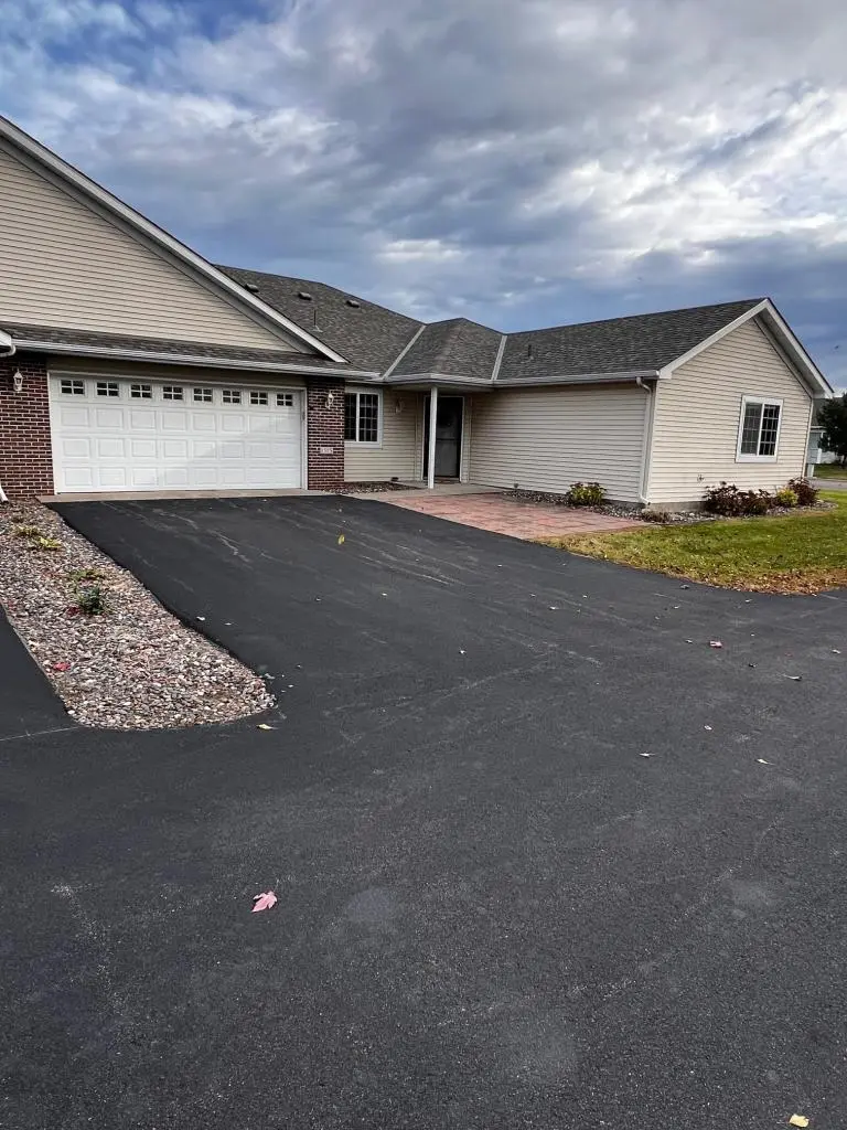1315 Heritage LN, Waite Park, MN 56387