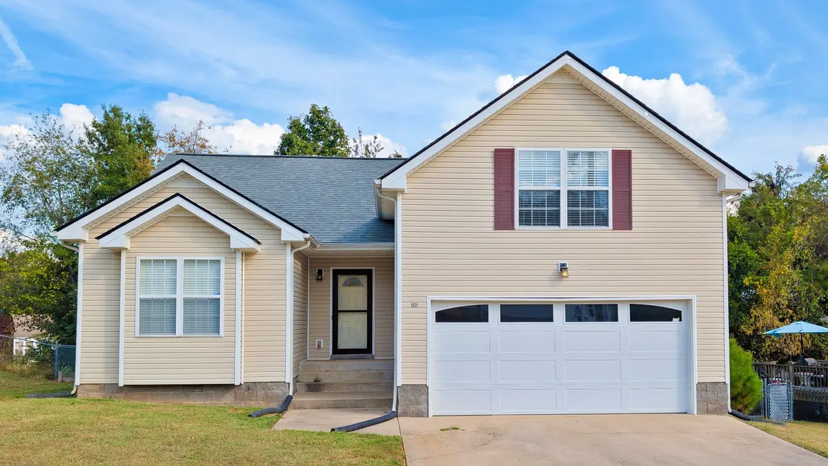 1121 Gunpoint Dr, Clarksville, TN 37042