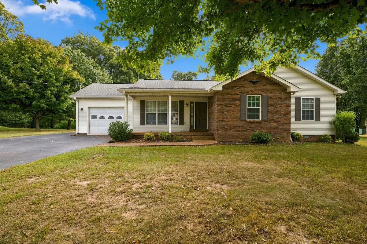 103 W Dell Rd, Dickson, TN 37055