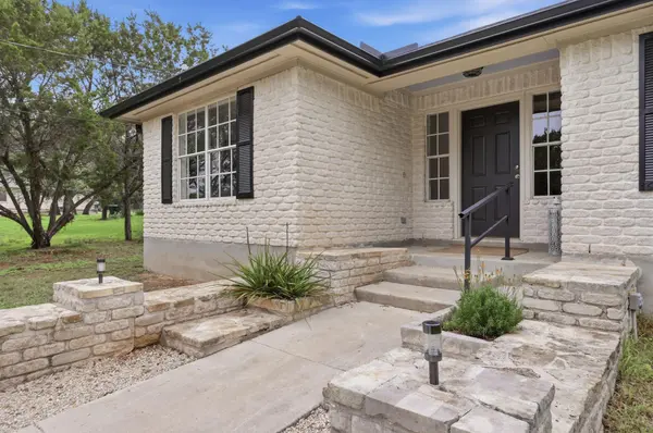 375 Rhodes LN, Wimberley, TX 78676
