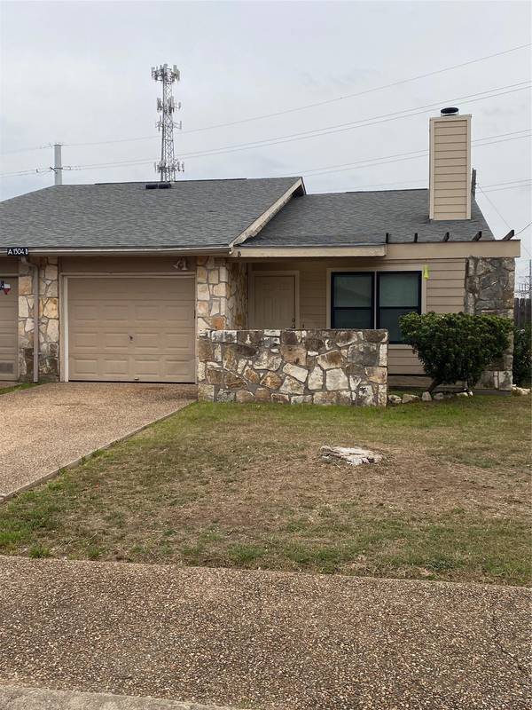 1304-B Conway DR, San Marcos, TX 78666