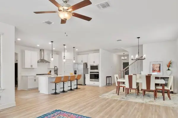 1305 Crescent LN, Georgetown, TX 78633