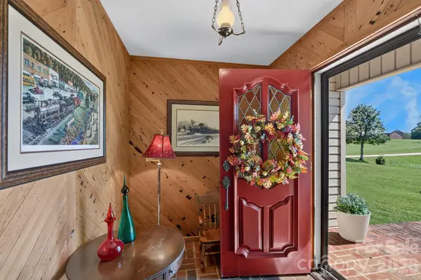 1368 Cajah Mountain RD, Hudson, NC 28638