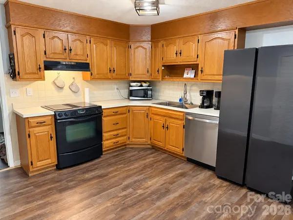 92 Greenwood Acres DR, Mills River, NC 28759