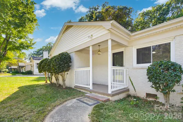1733 Merry Oaks RD, Charlotte, NC 28205