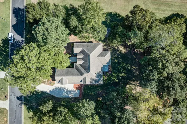 225 Highland Forest DR, Lake Wylie, SC 29710