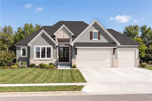 21925 W 99th TER, Lenexa, KS 66220