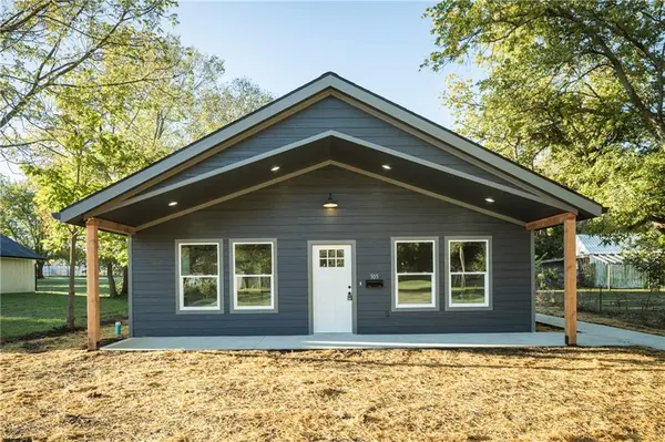305 E Pacific ST, Holden, MO 64040