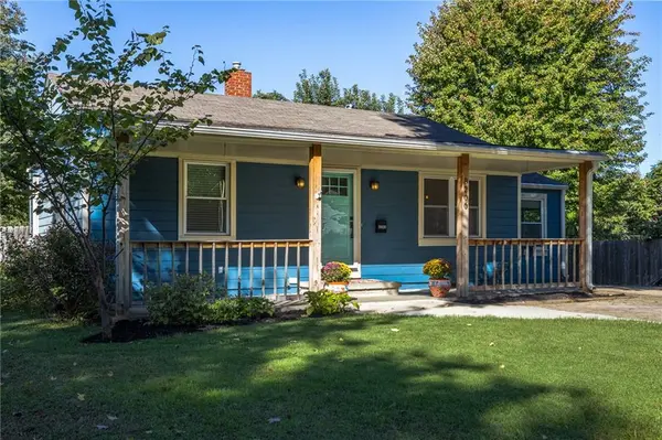 8200 Summit ST, Kansas City, MO 64114