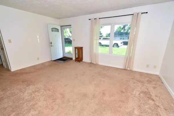 502 W Darby DR, Otterbein, IN 47970