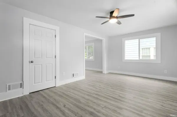 1046 Lawndale AVE, South Bend, IN 46628-2726