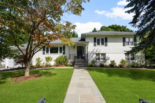 30 Antler PL, New Rochelle, NY 10804