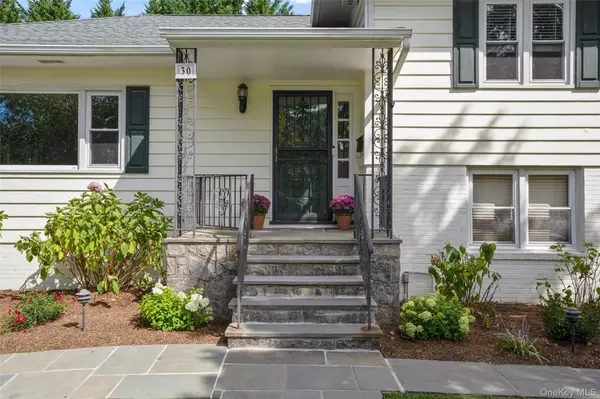 30 Antler PL, New Rochelle, NY 10804