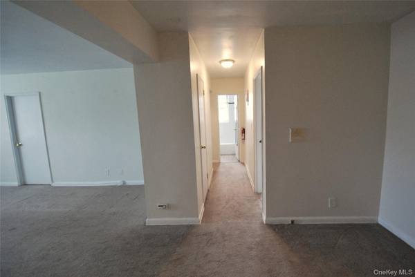 2 Sadore LN #5E, Yonkers, NY 10710
