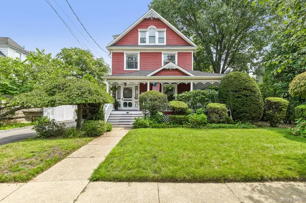 35 Lee AVE, Rockville Centre, NY 11570